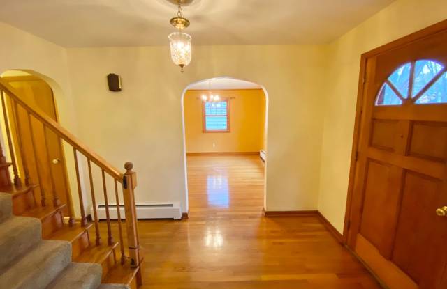 4 Bedroom Home in Burlington VT Available NOW!