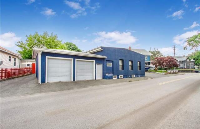 ****Pawtucket/Fairlawn – Single Family/Industrial Split Loft-Style Home - $2595****