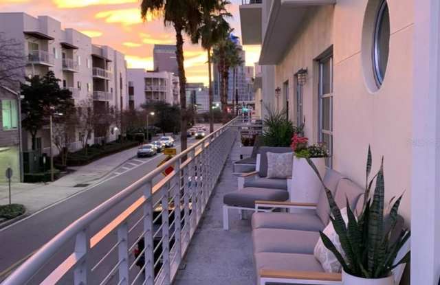 1212 E WHITING STREET