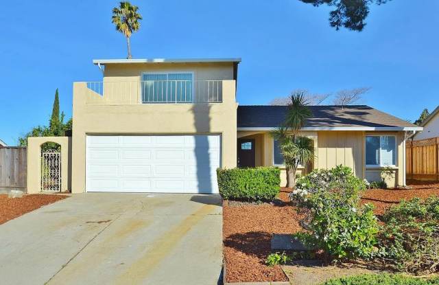 $4,200 / 4 BR - SPACIOUS HOME IN WARM SPRINGS WITH SCENIC HILL VIEWS