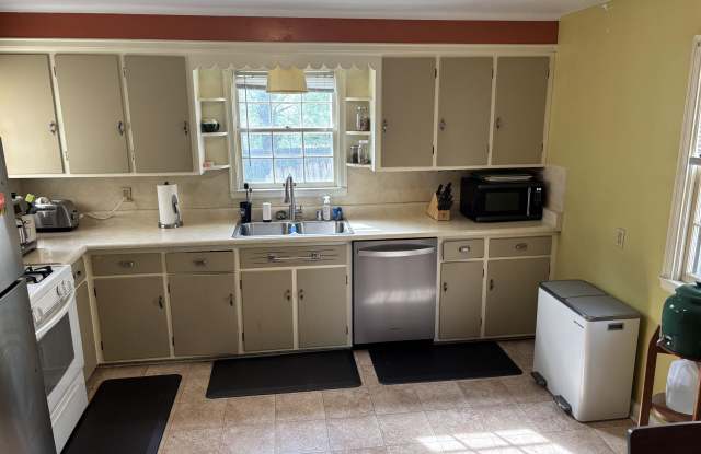 1959 E Washington Avenue