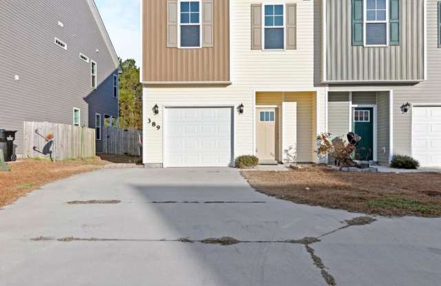 Townhouse For Rent!