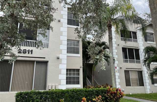 Photo of 2811 N Oakland Forest Dr