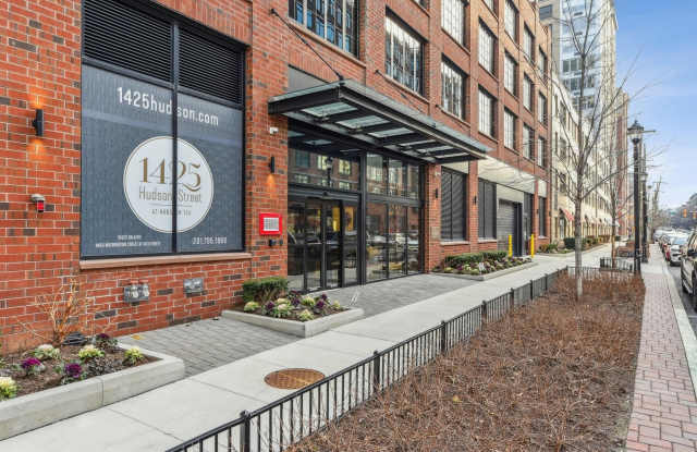 1425 HUDSON ST