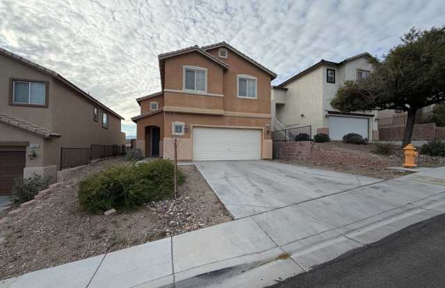 SOUTHERN HIGHLANDS 2 STORY HOME WITH OPEN FLOORPLAN