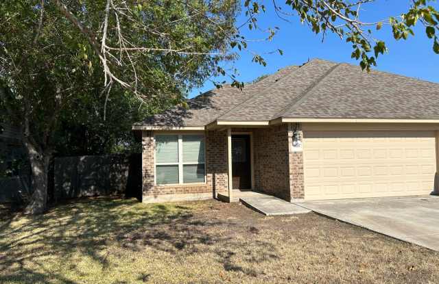 3/2/2 on Misty Acres / Fridge Included /No Carpet /Interior Washer  Dryer Connections/ Back Patio w Fan / Fenced in Yard / CISD