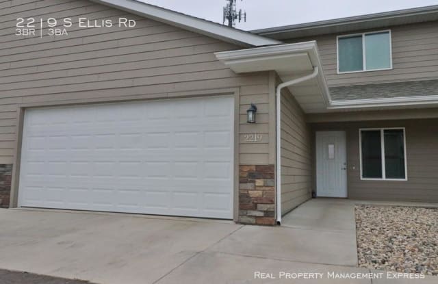 2219 S Ellis Rd - 2219 S Ellis Rd, Sioux Falls, SD 57106