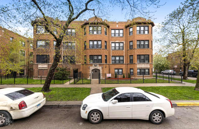 7657 S East End Avenue