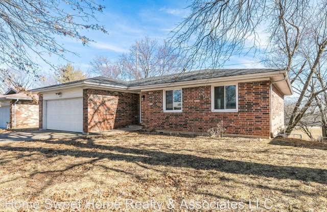 1432 S Lovers Ln - 1432 South Lovers Lane, Springfield, MO 65804