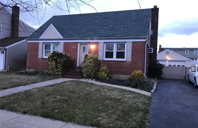 163 Euclid Ave - 163 Euclid Avenue, Massapequa, NY 11758