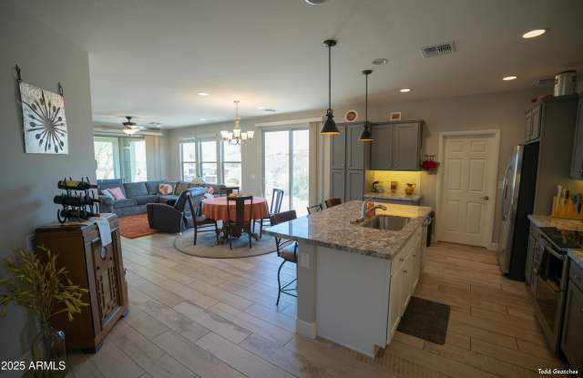 3231 HUCKLEBERRY Way