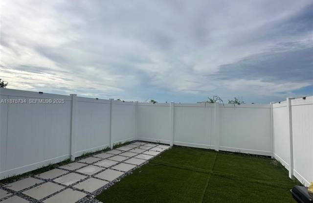 1070 West Davis Parkway