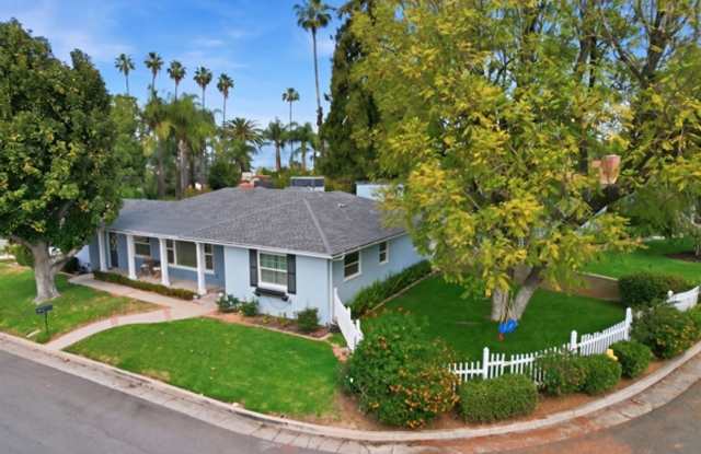 Charming 4 bedroom, South Redlands corner lot home just waiting for you to call home!