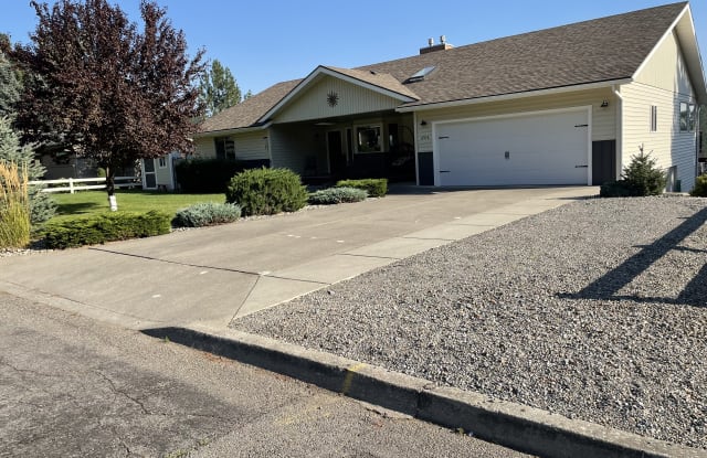 2514 East Lilly Drive - 2514 East Lilly Drive, Kootenai County, ID 83814