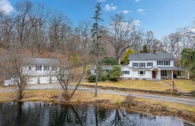 Beautiful 4 Bedroom 3.5 Bathroom Home On Quiet Tree-Lined Street In Millwood.