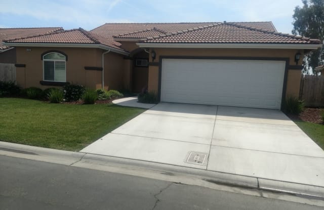 1206 Paradise Loop - 1206 Paradise Loop, Lemoore, CA 93245