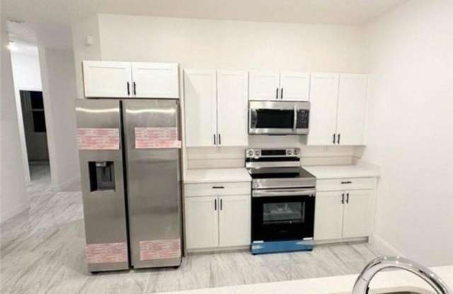 407 Bell Boulevard S