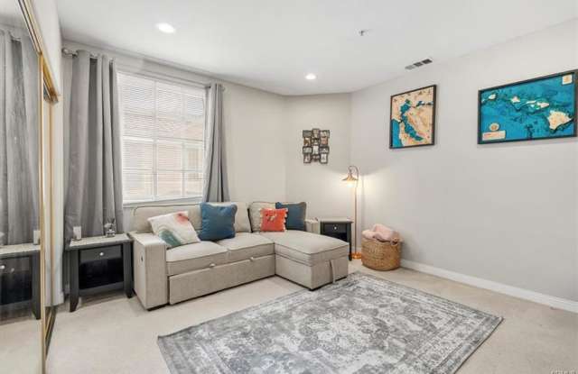 Photo of 723 South Broadway