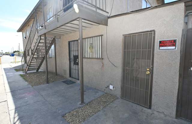 Downtown Las Vegas- Downstairs 2 Bedroom Apartment -2301 Stewart Ave