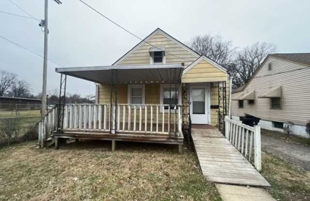 Cozy 2 Bedroom Home with Scenic Views, Steps Away from Algonquin Park photos photos