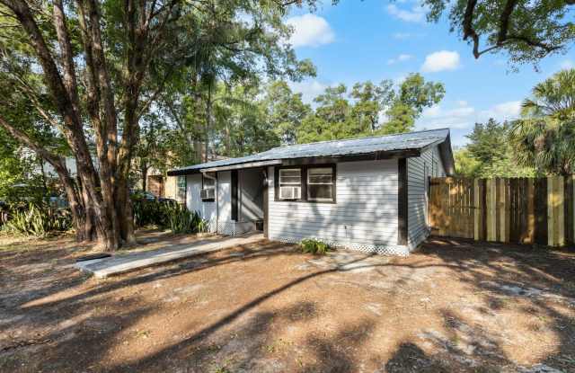 3bdrm/1bath Home with large fenced yard ** Section 8 OK ** $1,695.00