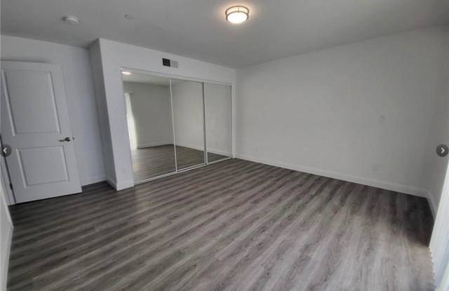 Photo of 14614 Vanowen Street