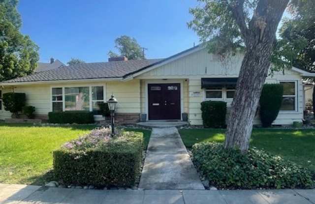 Photo of 1180 N Country Club Blvd