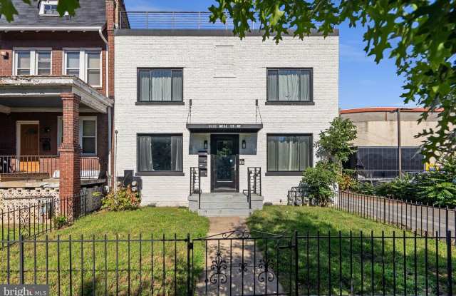 Photo of 1530 NEAL Street NE unit: 2A