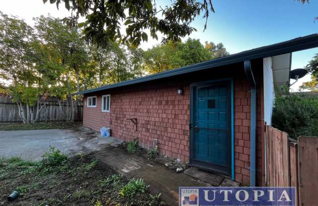 Photo of Cozy 2 bedroom, 1 bathroom cottage with a recently updated kitchen, close to local beaches and Shoreline Middel School