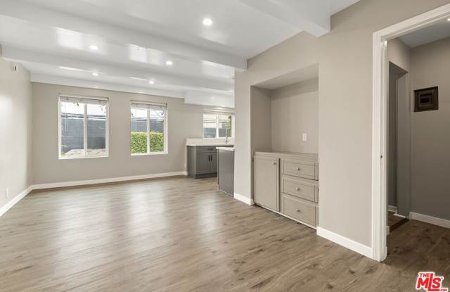 Photo of 6768 Lexington Ave unit: 10