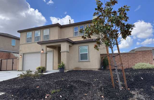 Beautiful 5 Bedroom 3 Bathroom Home Built in 2021