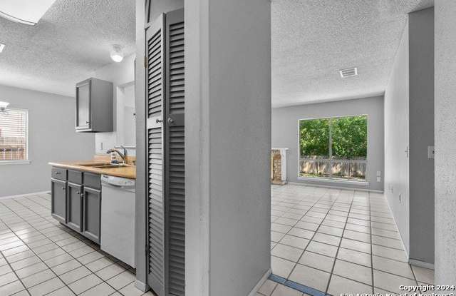 5723 FORT CLINTON ST