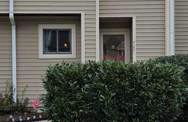 Photo of Charming 2-Bedroom Townhome in Glades Community!