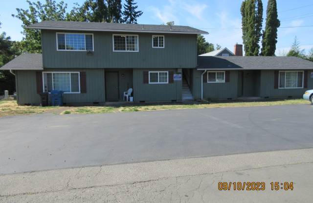 Spacious Triplex - 1172 12th Street Northeast, Salem, OR 97301