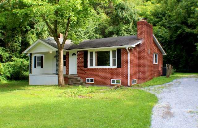 North Hendersonville Ranch Home - 538 Browning Avenue, Henderson County, NC 28791