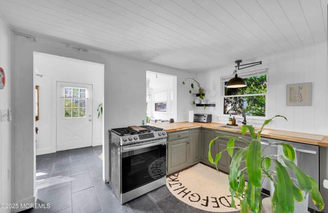 Photo of 638 Parkside Avenue