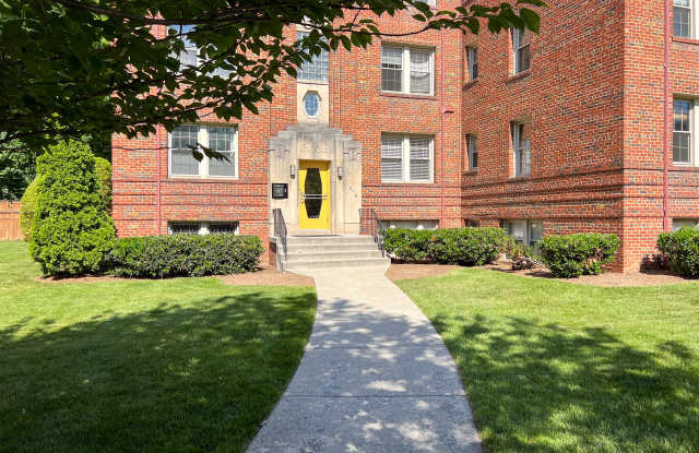 6718 3rd St NW #102 - 1