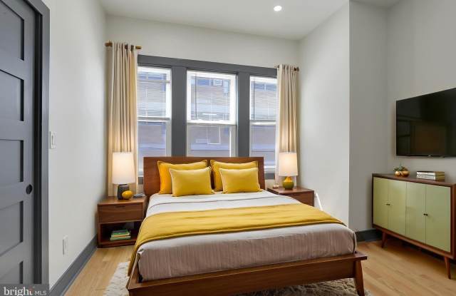 2619 W THOMPSON Street