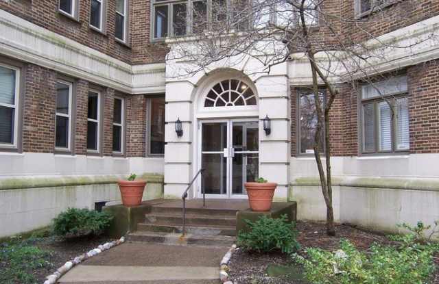 Photo of 2330 Euclid Heights Blvd unit: 301