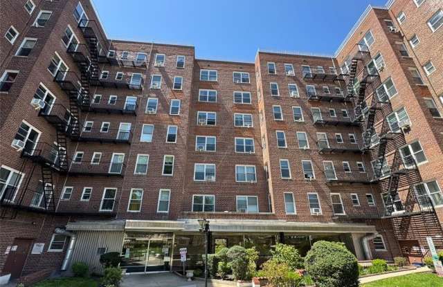 Photo of 84-50 169th Street unit: 306