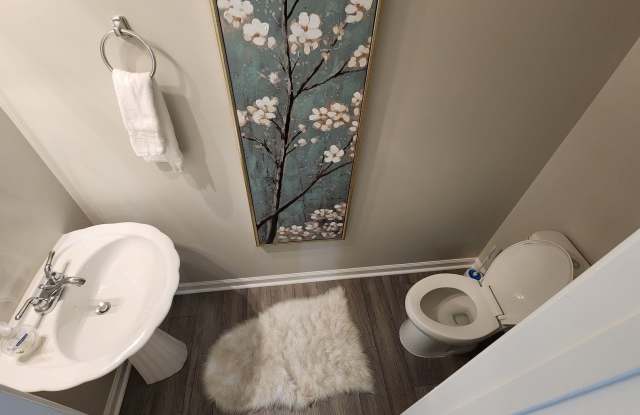 Room in 3 Bedroom Townhome at W Park Cir