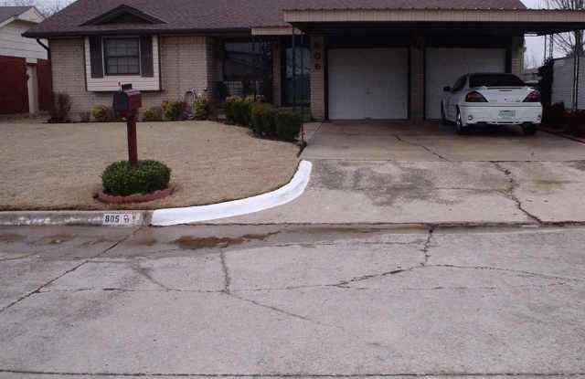 Spacious Home in Moore!!