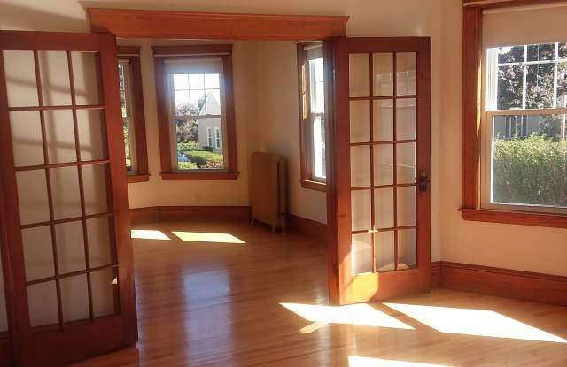 Photo of 10 Beacon Hill Blvd