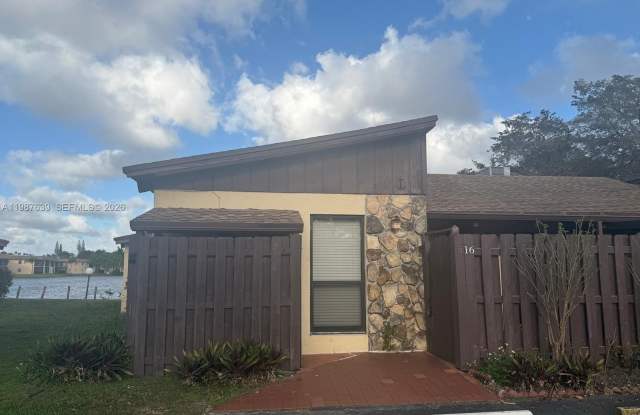 516 Briarwood Cir