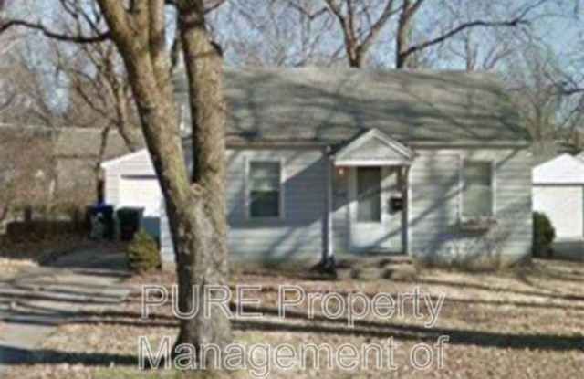 2004 SW Medford Ave. - 2004 Southwest Medford Avenue, Topeka, KS 66604