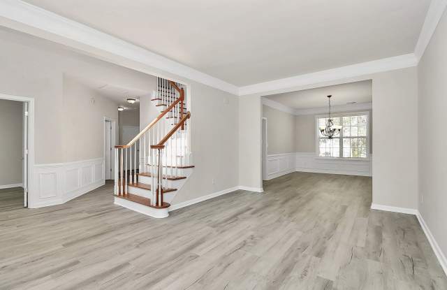 2108 Oakcliffe Court