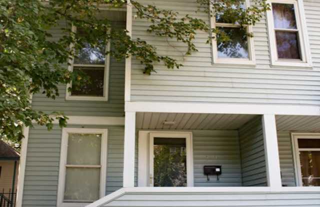 Photo of 3 Bedroom Town-home Unit Close by The U of M! Available September 2026