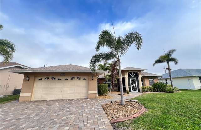 1925 SW 54th Lane