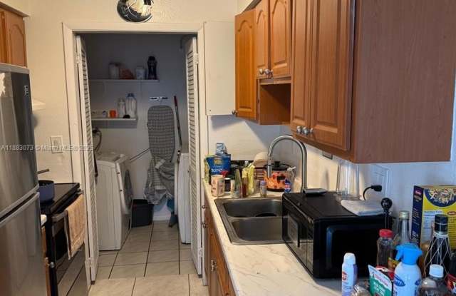 Photo of 826 SW 12th Ct