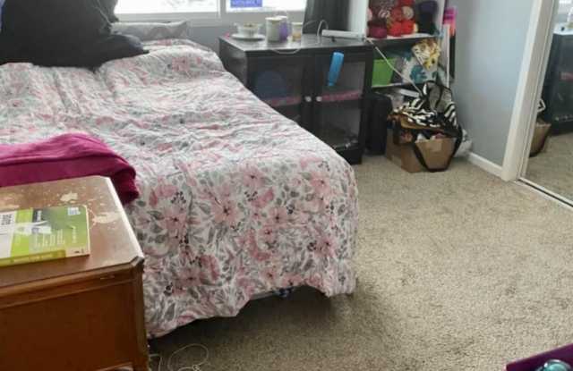 908 East 10th Street - 1